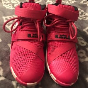 King Jame hot pink tennis. Comfortable